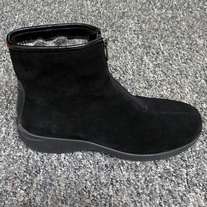 🇨🇦 La Canadienne TIRA Suede Ankle Boots | Booties – New in Box – Price Drop!